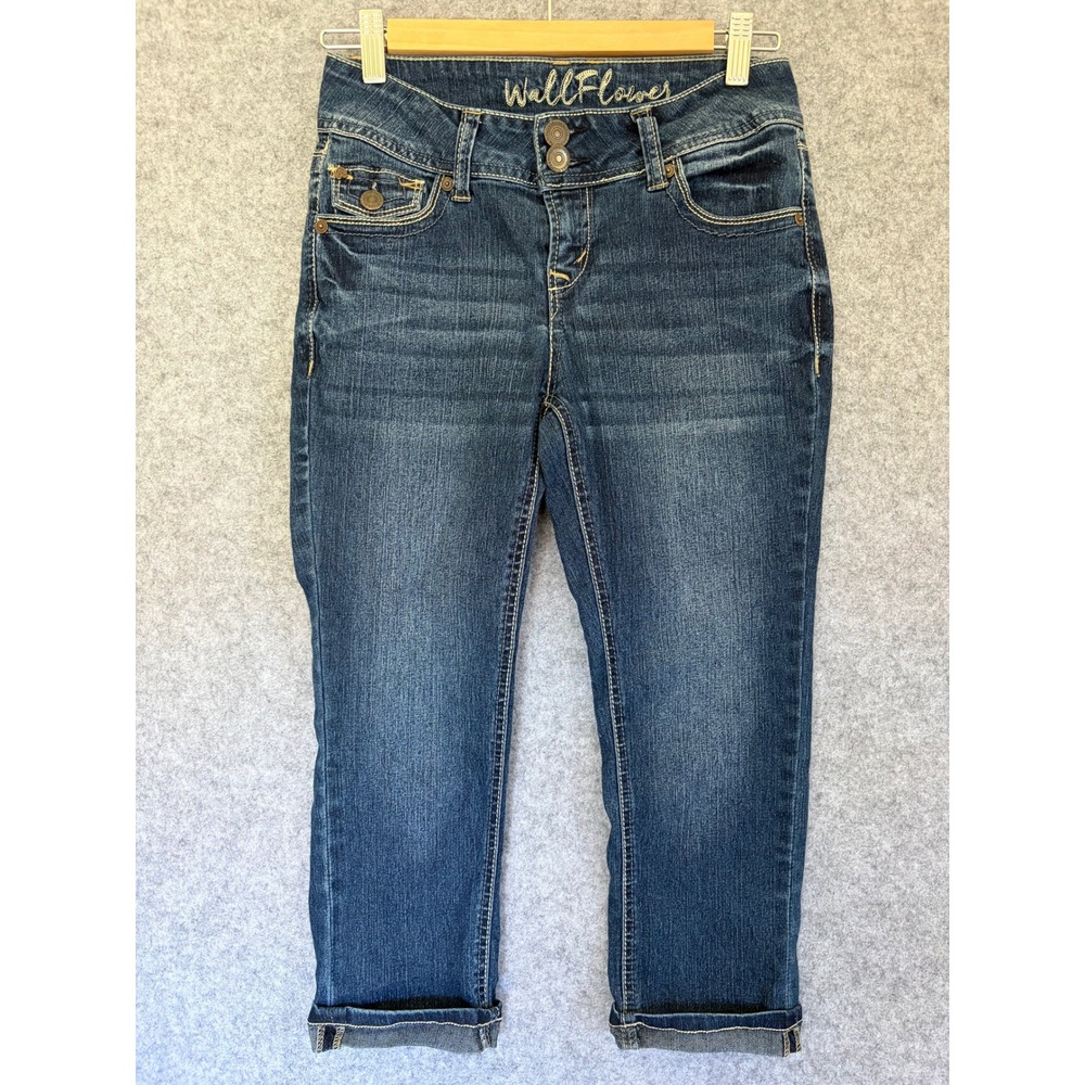 WallFlower Womens Dark Wash Capri Jeans Embroidered Flap Pocket Size 1 Cropped